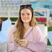 J’aimerais enseigner l’anglais à des personnes en besoin d’apprendre la lange. je suis parfaitement bilingue (français, anglais)